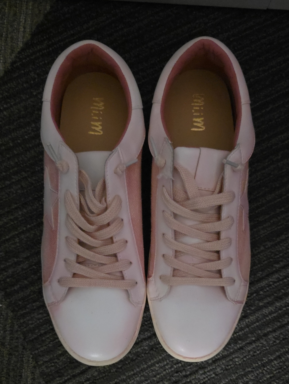 Mi.iM Pink Star Low Top Lace Up Sneakers